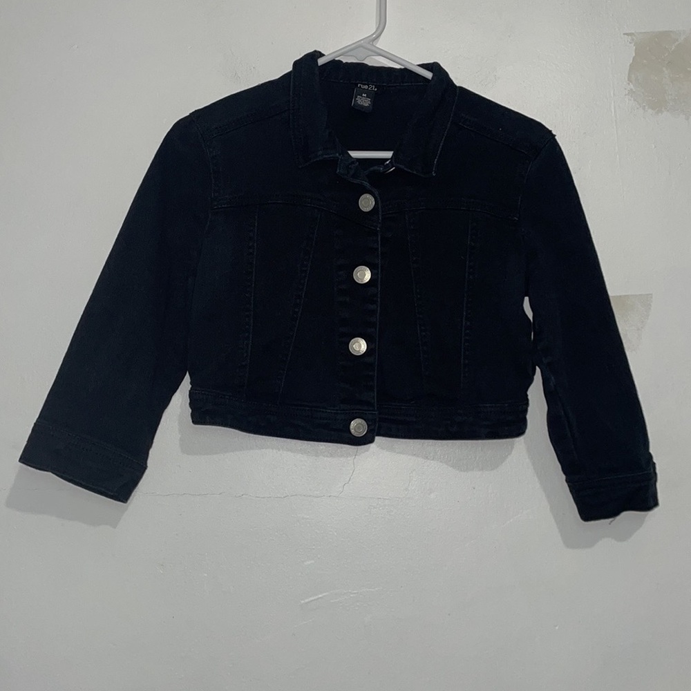 Size M  Rue21 Cropped Black Jean Jacket